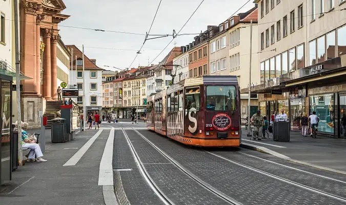 Centro de Würzburg - Lojas e Tram