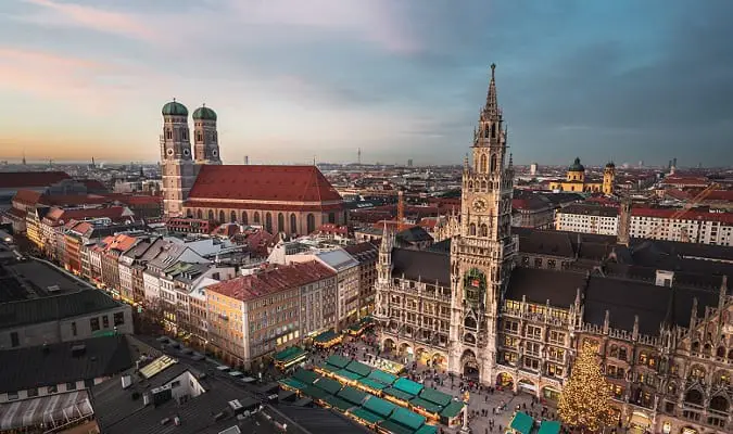 A Marienplatz é datada do século 12