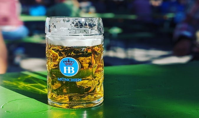 Foto Cerveja em um Biergarten em Munique