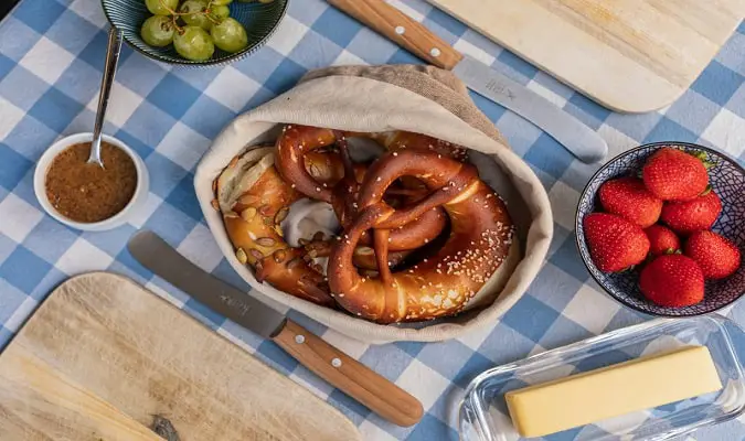 Munique é o destino ideal para experimentar a culinária alemã, que inclui a Münchner Schnitzel, Weißwürste, Pretzel, Sauerkraut e outros.